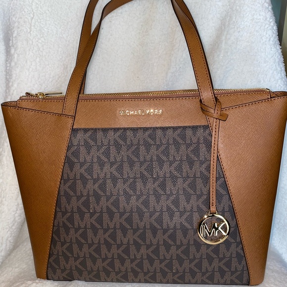 Michael Kors Handbags - Michael Kors tote